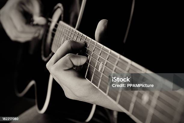 Guitare Pflücken Stockfoto und mehr Bilder von Gitarre - Gitarre, Musik, Schallplatte