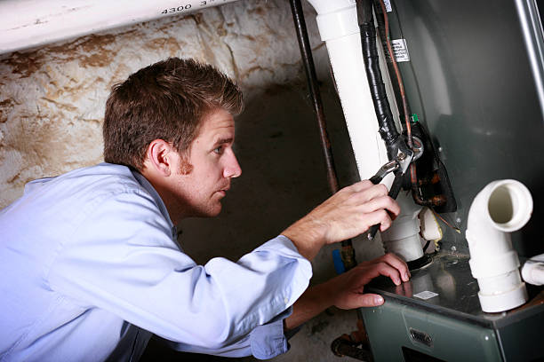 Ein service-Handwerker Arbeiten an Ofen – Foto