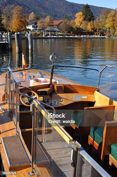 Wodden Barco En Otoño Foto de stock y más banco de imágenes de Agua - Agua, Alemania, Barco de pasajeros