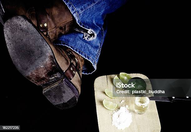 Cowboy Foto de stock y más banco de imágenes de Bebida alcohólica - Bebida alcohólica, Borracho, Bota de vaquero