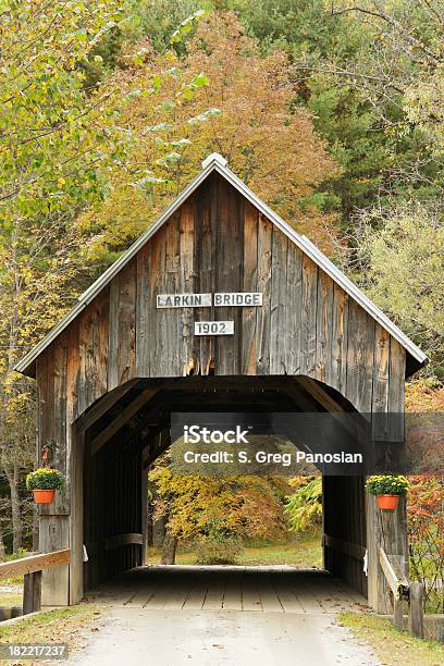 Storico Ponte Coperto - Fotografie stock e altre immagini di Ponte coperto - Ponte coperto, Vermont, Ambientazione esterna