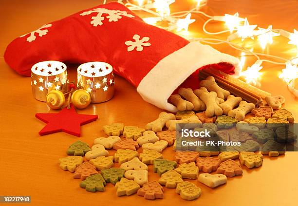 Weihnachten Hund Food Stockfoto und mehr Bilder von Hundekuchen - Hundekuchen, Weihnachtsmann, Hund