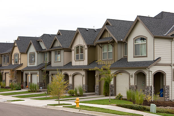 row of townhouses - brownstone stok fotoğraflar ve resimler