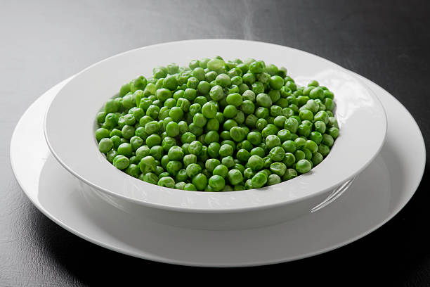 istock Steaming hot peas in a bowl 182218181