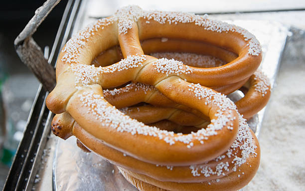 istock Hot Pretzels New York USA 182218862