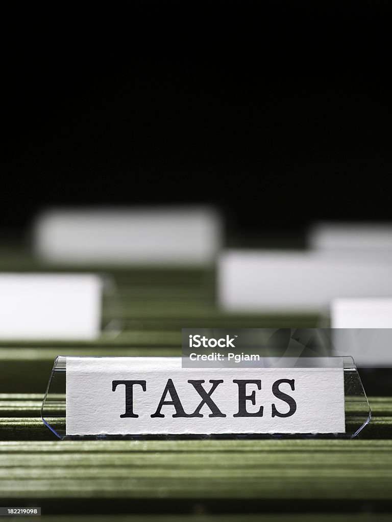 税金ファイルのファイリング･キャビネット - 納税申告書のロイヤリティフリーストックフォト