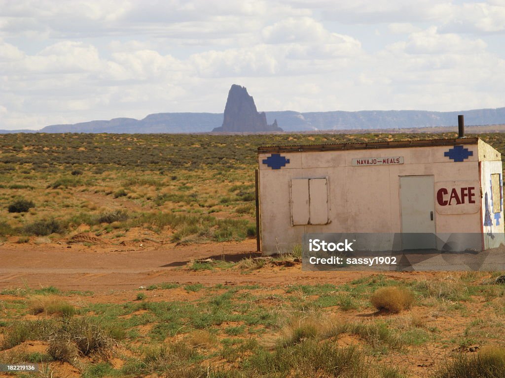 Navajo café abandonado - Foto de stock de Aire libre libre de derechos