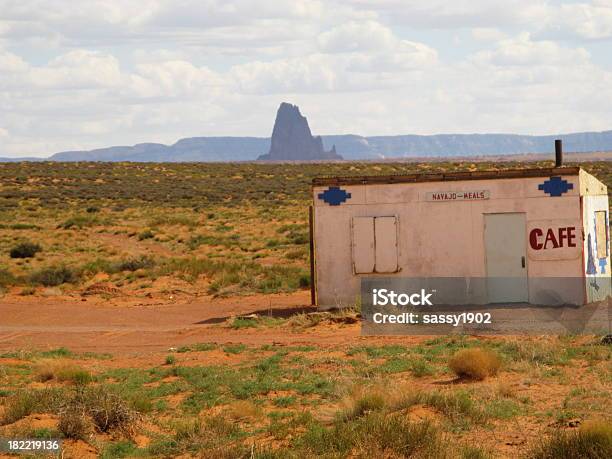 Navajo Café Abandonado Foto de stock y más banco de imágenes de Aire libre - Aire libre, Café - Edificio de hostelería, Cultura estadounidense