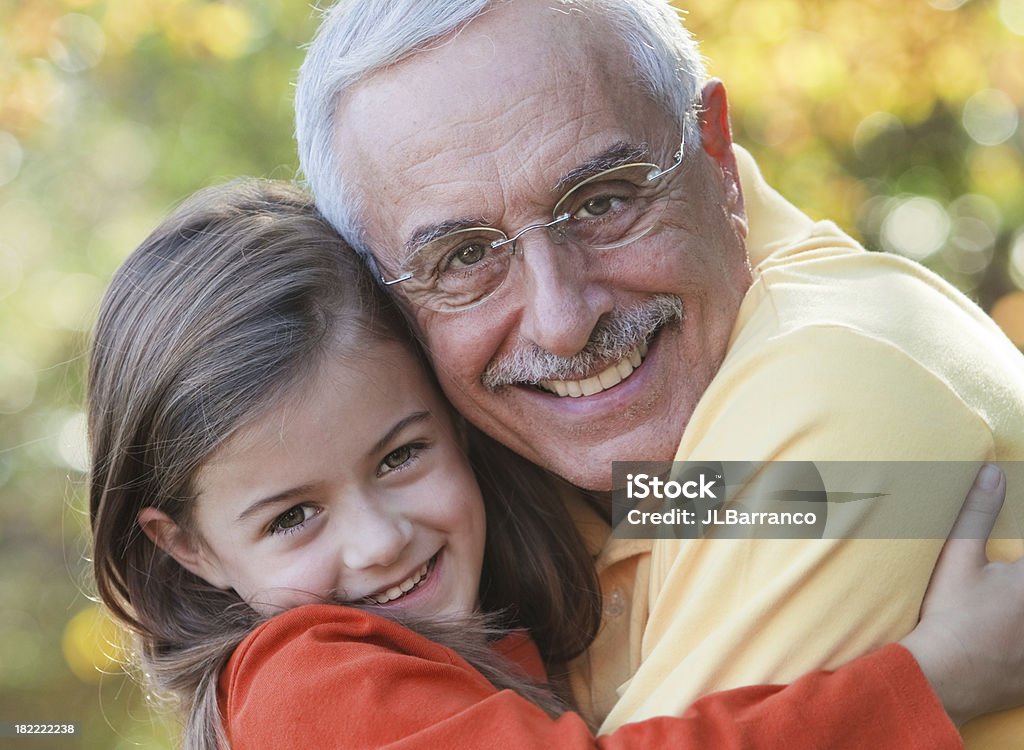 祖父と孫娘 - 6歳から7歳のロイヤリティフリーストックフォト
