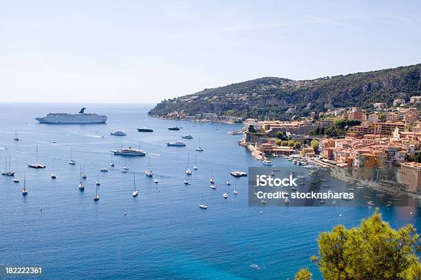 Zatokę Villefranche - zdjęcia stockowe i więcej obrazów Statek wycieczkowy - Statek wycieczkowy, Port, Port handlowy