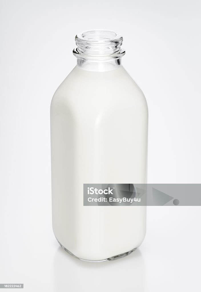 Butelka mleka - Zbiór zdjęć royalty-free (Bez ludzi)