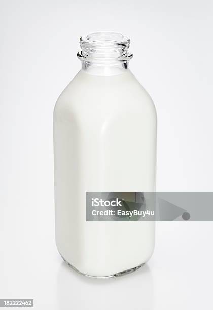 Butelka Mleka - zdjęcia stockowe i więcej obrazów Bez ludzi - Bez ludzi, Biały, Butelka