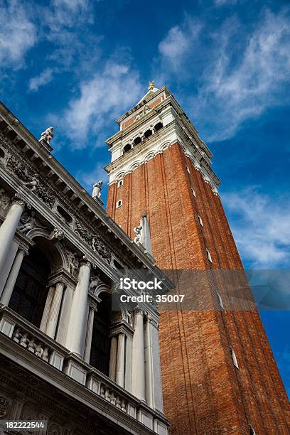 Foto de Campanário Piazza De San Marco Veneza Itália e mais fotos de stock de Arquitetura - Arquitetura, Azul, Basílica