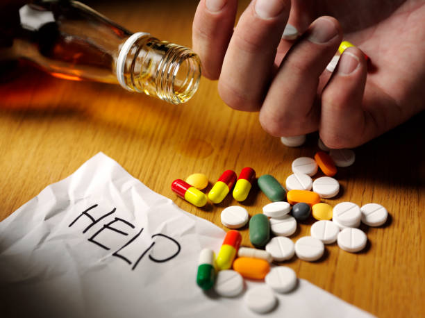 медицинские таблетки передозировка - vitamin pill excess pill capsule стоковые фото и изображения