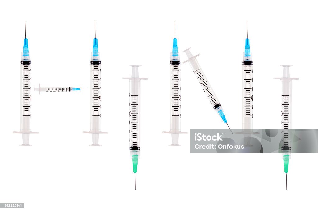 Vírus H1N1 gripe conceito, seringas isolado no fundo branco - Foto de stock de Amarelo royalty-free
