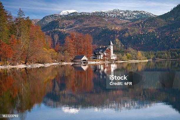 シュロスグルンドル湖城秋の山のパノラマのアルプスの Xxxl オーストリア - Horizonのストックフォトや画像を多数ご用意 - Horizon, アウスゼアラント, オーストリア