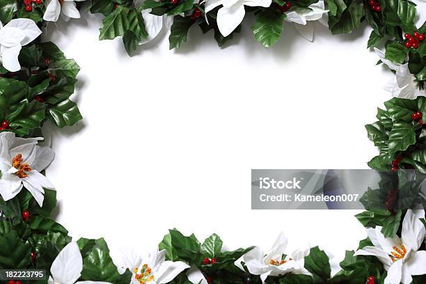 Foto de Feliz Holiday e mais fotos de stock de Arbusto - Arbusto, Artigo de decoração, Azevinho