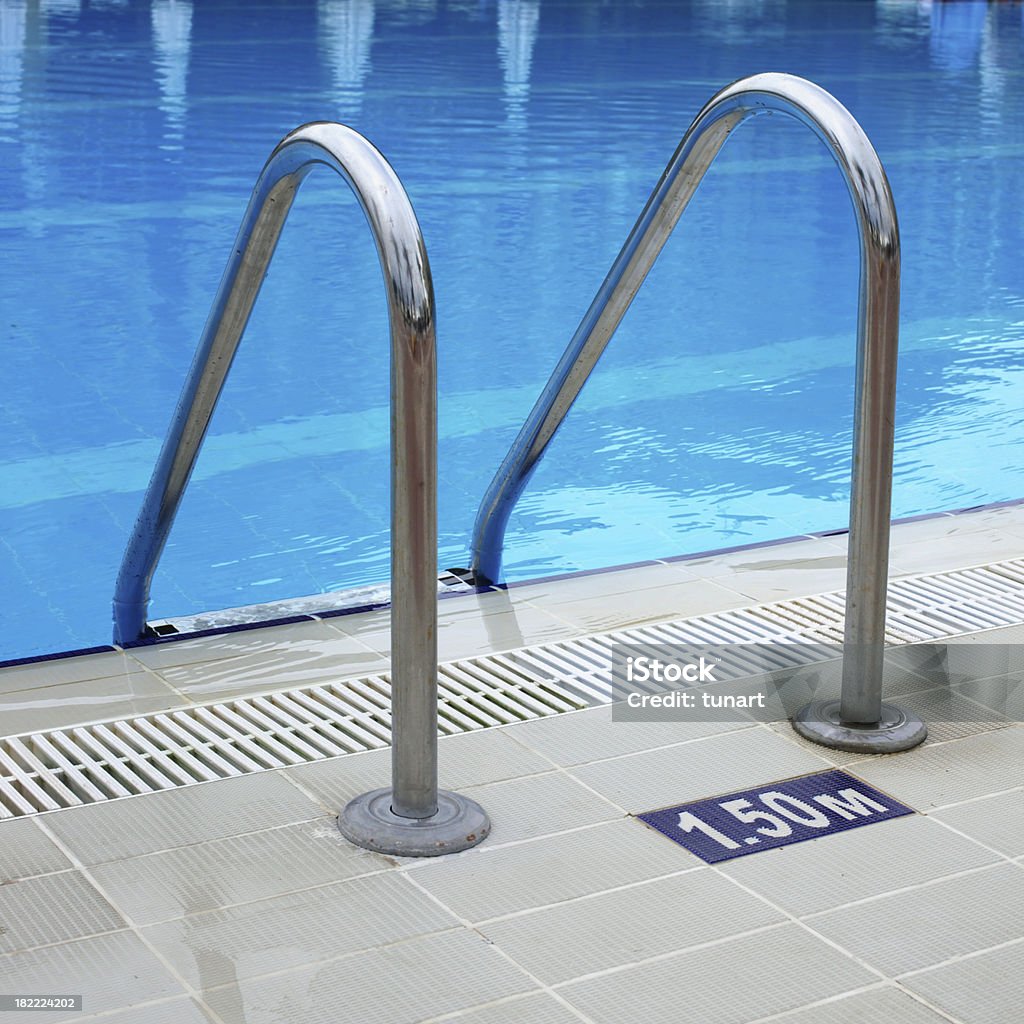 À beira da piscina - Foto de stock de Ao Lado de Piscina royalty-free