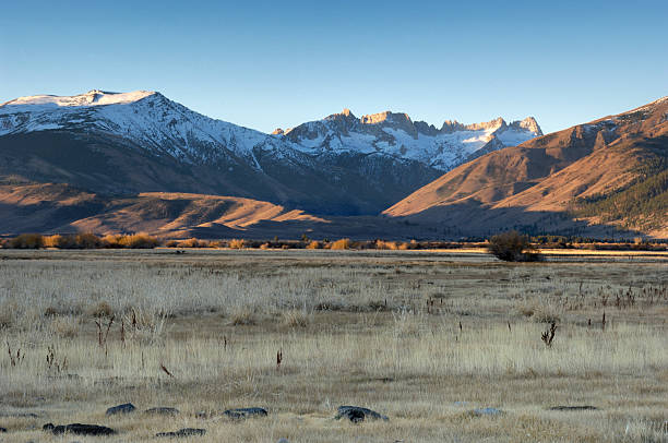 istock Eastern Sierra Nevada at Sunrise 182224365