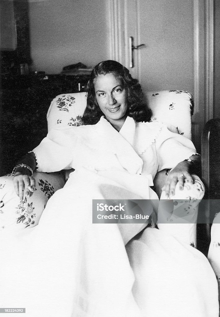 1940 年に微笑む女性 - 1940年のロイヤリティフリーストックフォト