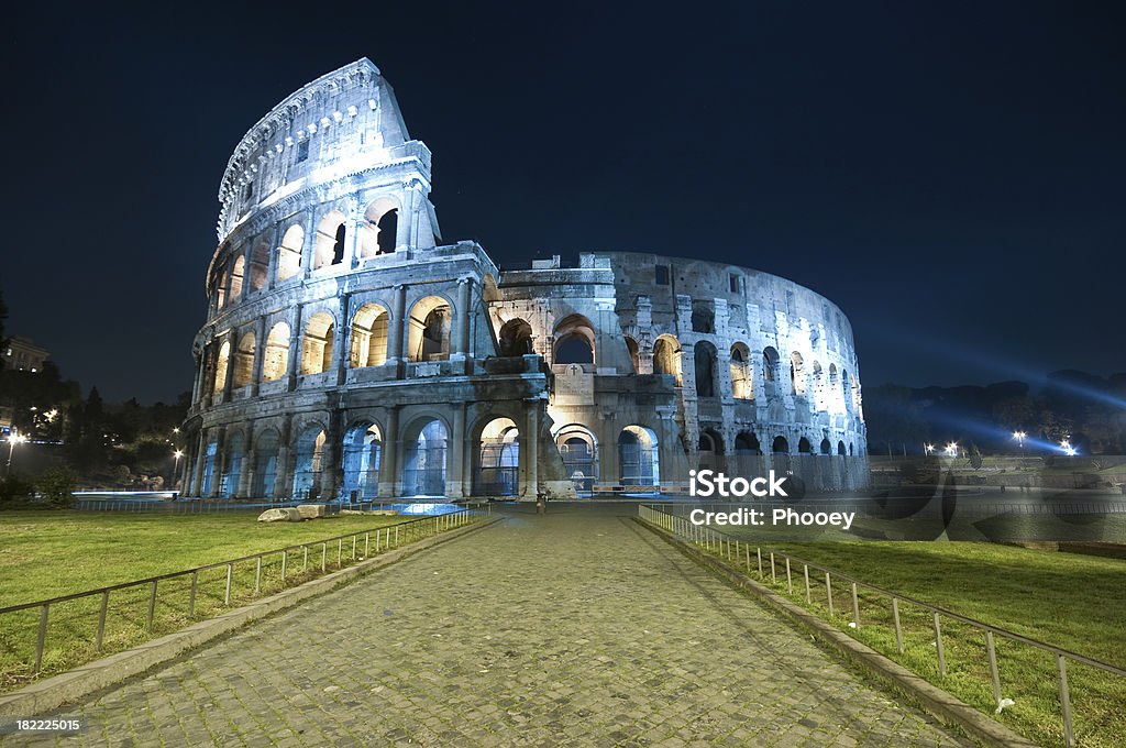 Римский Колизей в Синей - Стоковые фото Амфитеатр роялти-фри