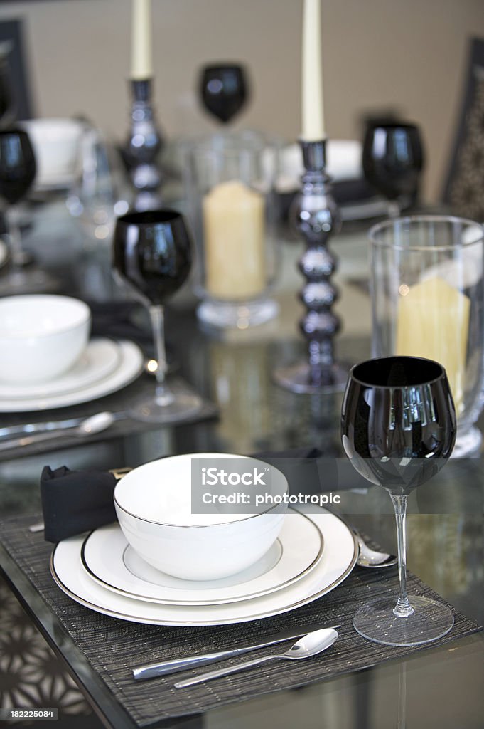 Entorno elegante mesa de comedor - Foto de stock de Candelabro libre de derechos