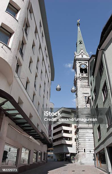 Strada A St Moritz - Fotografie stock e altre immagini di Architettura - Architettura, Composizione verticale, Europa - Continente