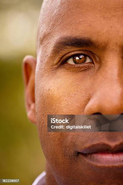 African American Mann Im Freien Stockfoto und mehr Bilder von Auge - Auge, Abwarten, Afrikanischer Abstammung