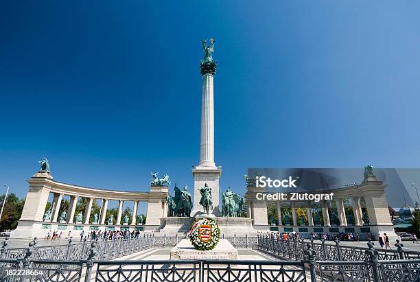 Plaza De Los Héroes Budapest Foto de stock y más banco de imágenes de Arcada - Arcada, Budapest, Ciudades capitales