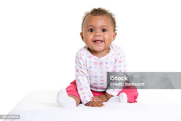 Foto de Sorrindo Bebê Menina e mais fotos de stock de 6-11 meses - 6-11 meses, Bebê, Bebês Meninas