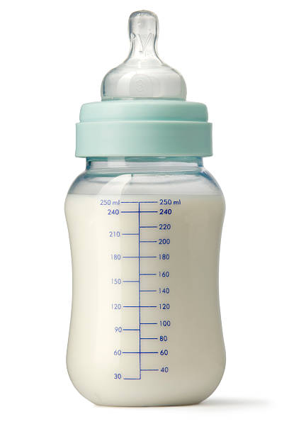 товары для детей: молоко в бутылку - milk bottle стоковые фото и изображения