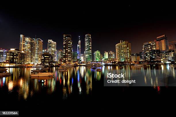Skyline De Dubai À Noite - Fotografias de stock e mais imagens de Alto - Descrição Física - Alto - Descrição Física, Ao Ar Livre, Apartamento