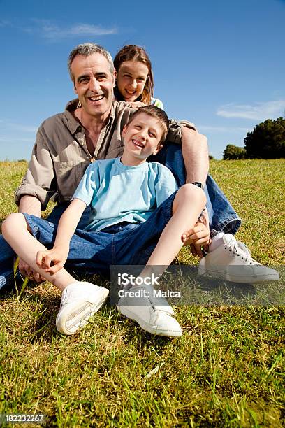Pai E Filhos - Fotografias de stock e mais imagens de 10-11 Anos - 10-11 Anos, 30-39 Anos, 8-9 Anos