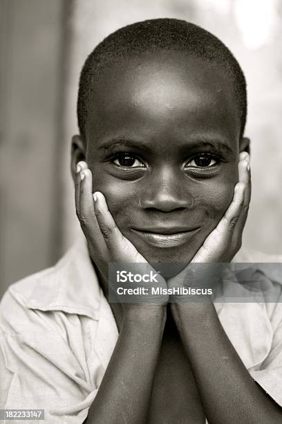 African Boy Foto de stock y más banco de imágenes de Blanco y negro - Blanco y negro, Espacio en blanco, Niño