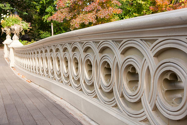 istock bow bridge in the fall detail 182233420
