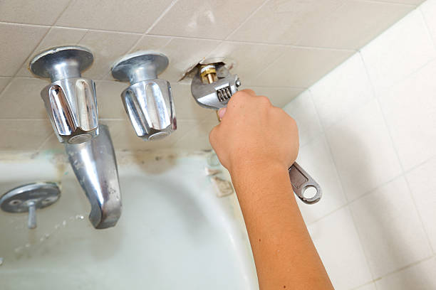 istock Plumber Works on Bathtub 182233694