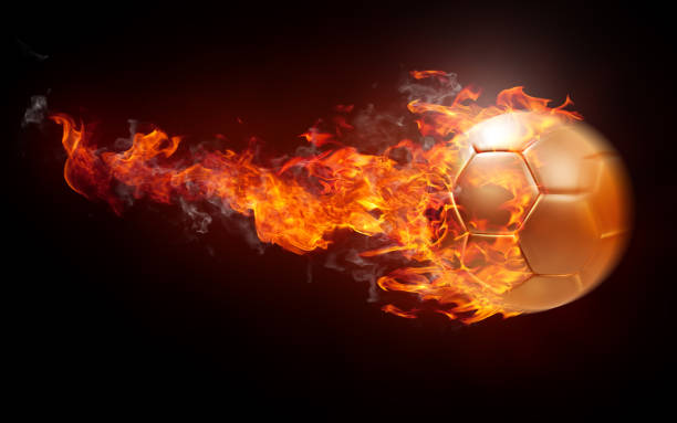 brûler ballon de football - fireball orange flame burnt photos et images de collection