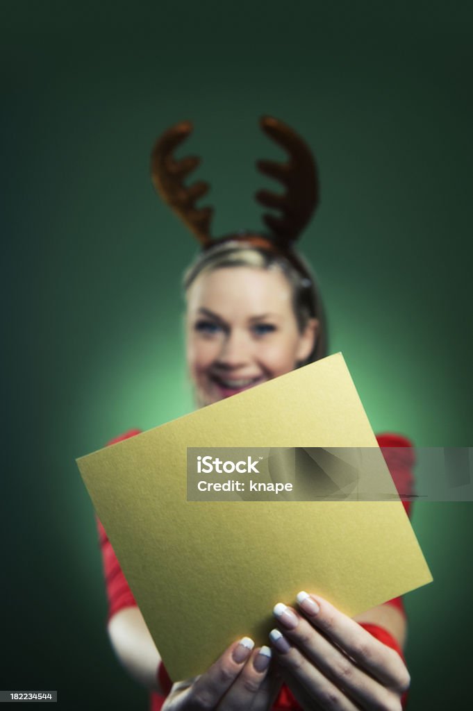 Joyeux Noël renne femme en costume tenant Panneau - Photo de Carte de Noël libre de droits