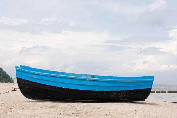 blu barca - rowboat nautical vessel usedom sand foto e immagini stock