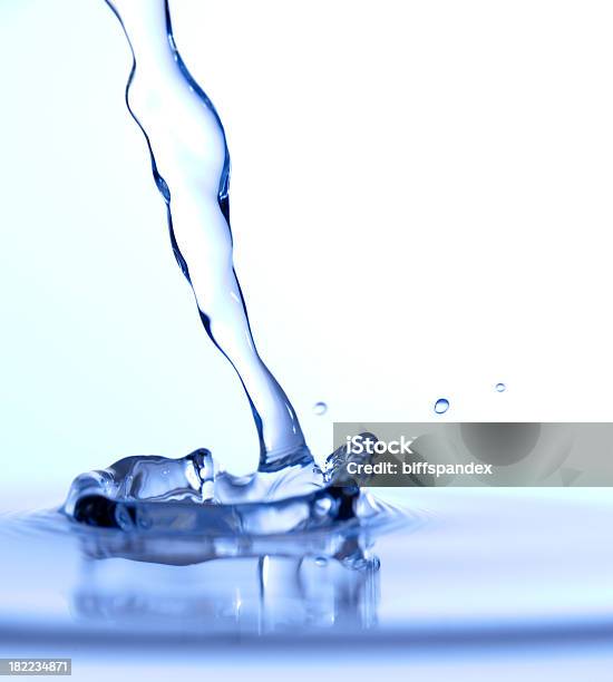 Foto de Despeje Macro Água e mais fotos de stock de Azul - Azul, Beleza, Esparramar líquido