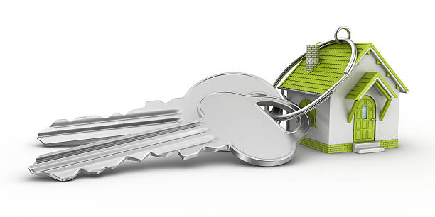 istock keys and house pendant 182235196