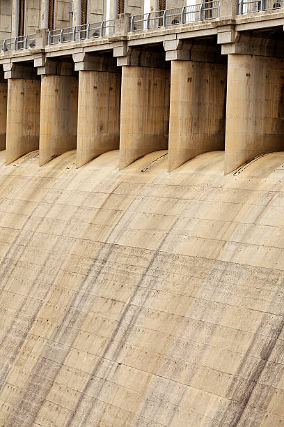 istock Lake Hume Dam Wall 182235240