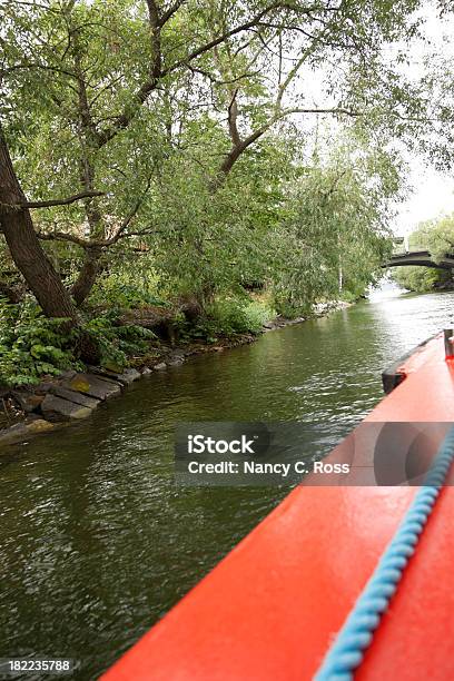 Canal Vista De Cruzeiro De Barco De Turismo Estocolmo Suécia - Fotografias de stock e mais imagens de Ao Ar Livre