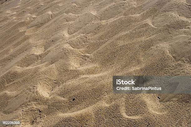 Foto de Chuva Cai Sobre A Areia e mais fotos de stock de Abstrato - Abstrato, Areia, Bege