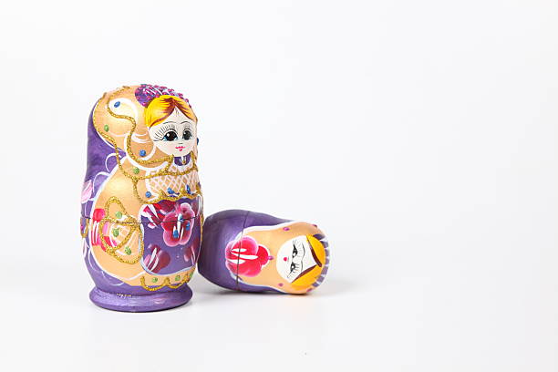 ninhos bonecas russas - russian nesting doll wood family teamwork - fotografias e filmes do acervo