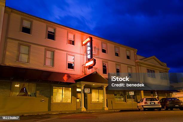 Foto de Pequeno Hotel e mais fotos de stock de Hotel - Hotel, Pequeno, Exterior de Prédio