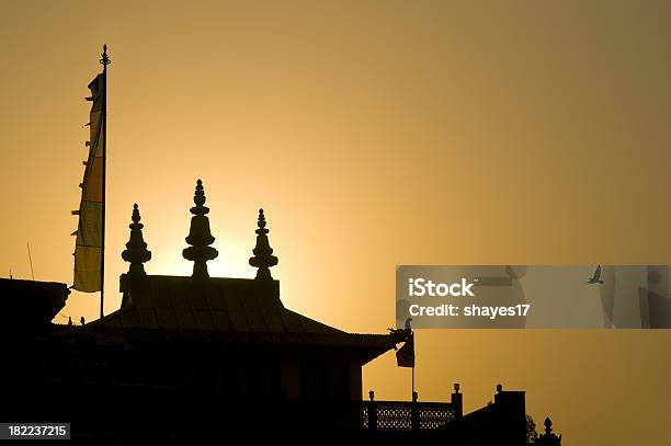 Buddhistische Tempel Silhouette Stockfoto und mehr Bilder von Abenddämmerung - Abenddämmerung, Asien, Bauwerk