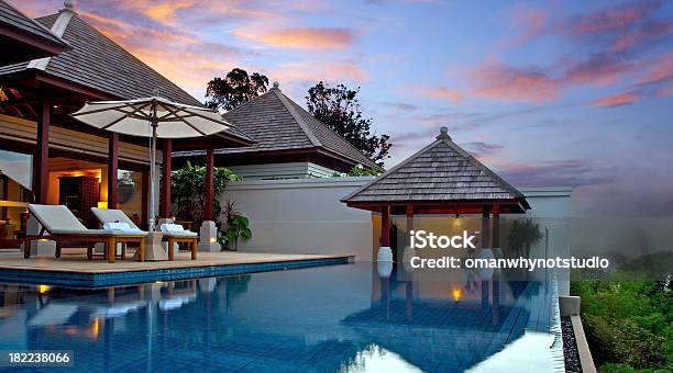 Asian Piscina Villa Foto de stock y más banco de imágenes de Hotel de lujo - Hotel de lujo, Suite de hotel, Piscina