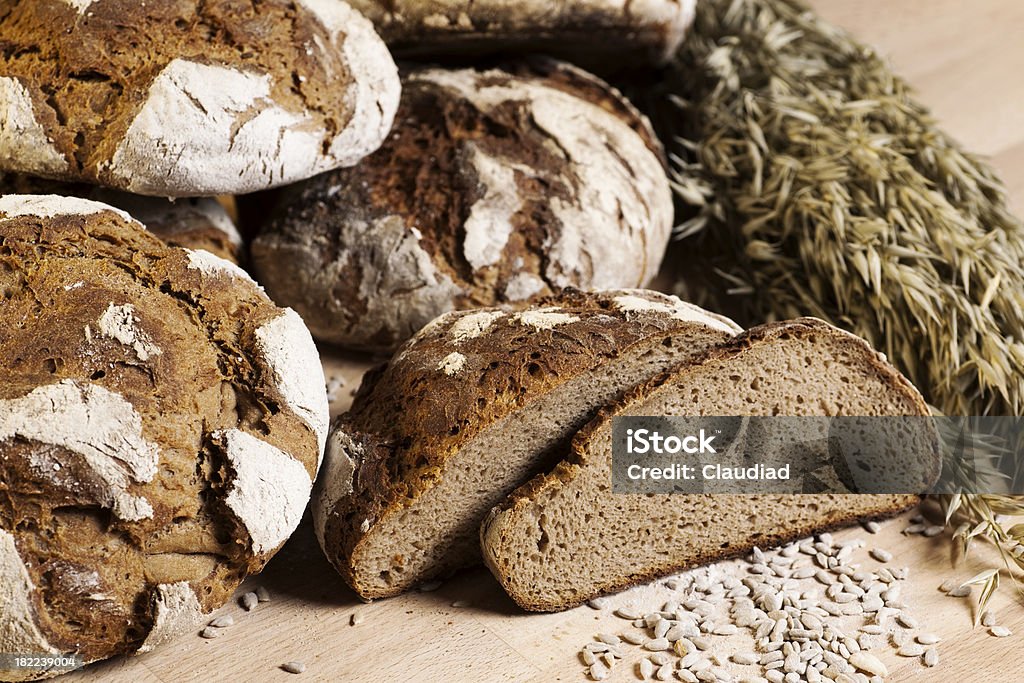 Pain frais et de maïs - Photo de Aliment libre de droits