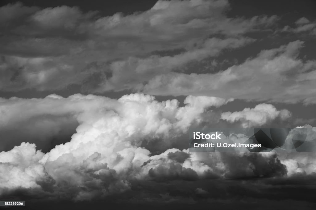 Arrabbiato nuvole - Foto stock royalty-free di Composizione orizzontale